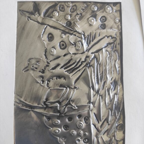 Embossing – dzieło sztuki wytłoczone w aluminiowej blaszce.